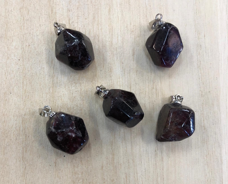 Colgante Granate forma